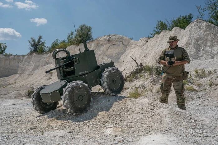 Бойовий робот-помічник «Азов» на демонстрації