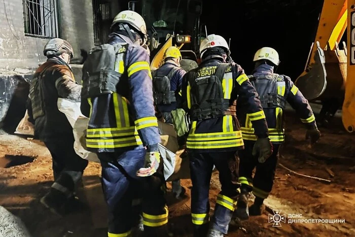 Тіло жінки, знайдене під завалами