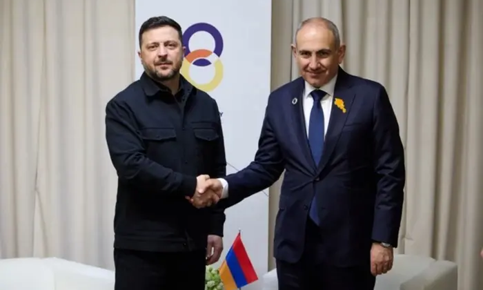 Зеленский поздравляет Пашиняна с победой