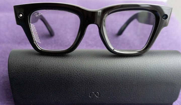 Facial recognition function for glasses