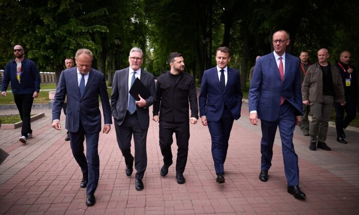 Макрон і Рютте обговорюють Україну