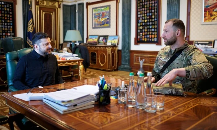 Зеленский слушает доклад СБУ