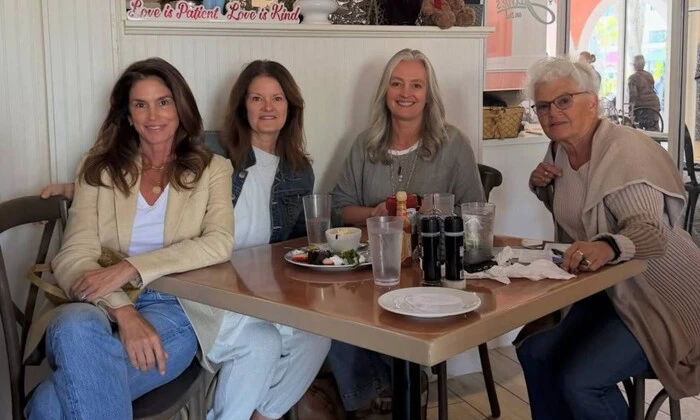 Cindy Crawford with mother and sisters