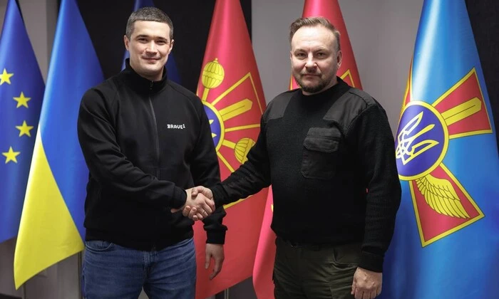 Міністр оборони та радник експерт з дронів