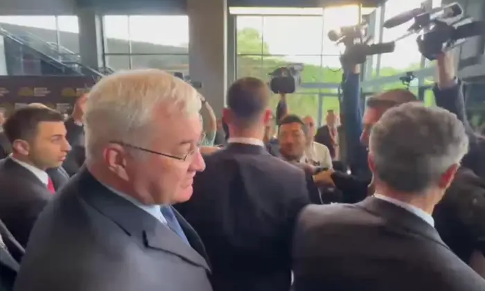 Zelensky meeting Putin in Sochi