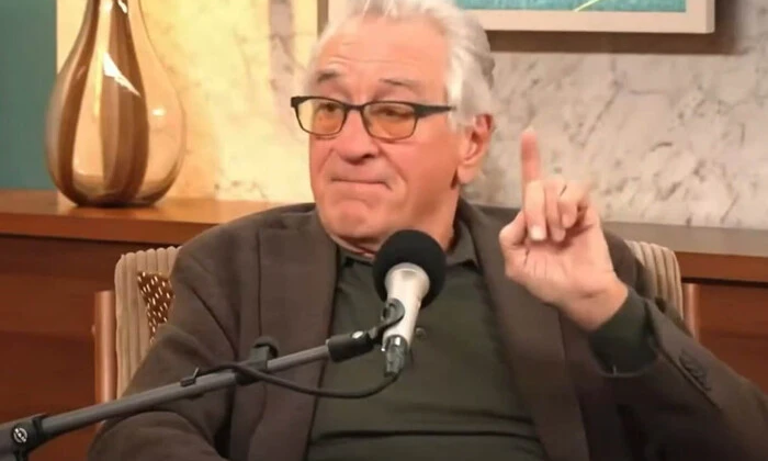 Robert De Niro says Trump is an alien