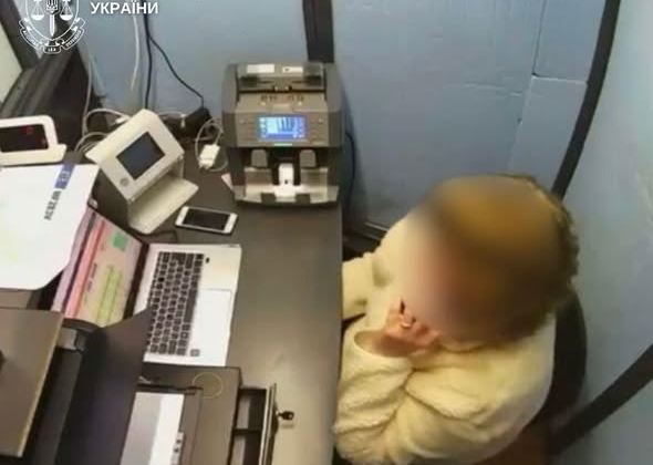 Man in mask threatening with weapon in exchange office: suspicion of robbery