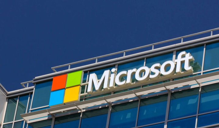 Логотип Microsoft з написом стандарт ШІ-агентів