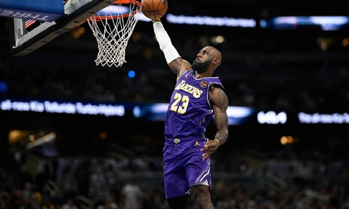 LeBron James sets NBA record