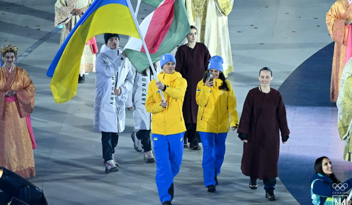 Украинские спортсмены с флагами на Олимпиаде