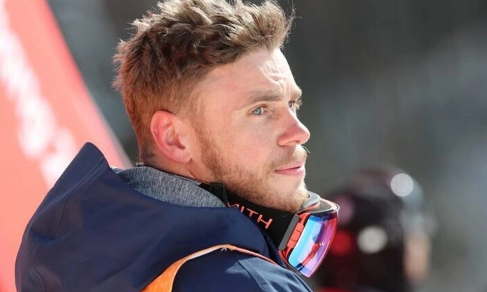 Athlete protests against ICE in the snow