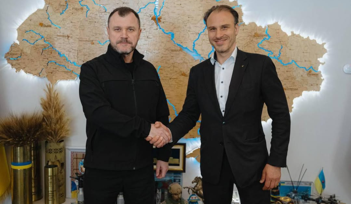Прапори Чехії та України разом