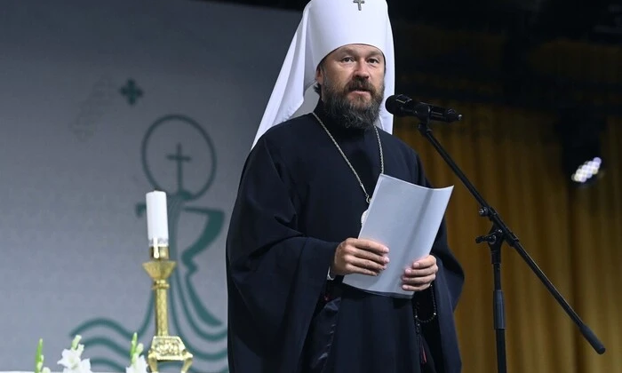 Metropolitan Ilarion on a plane to Brazil