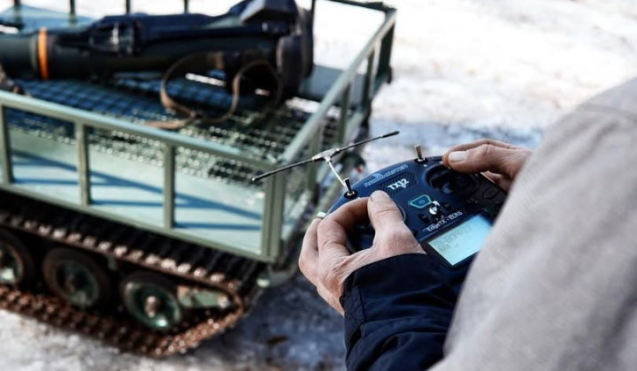 Ground robotic systems in position: drone for supply and evacuation