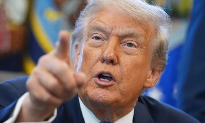 Gold coin with Trump's portrait