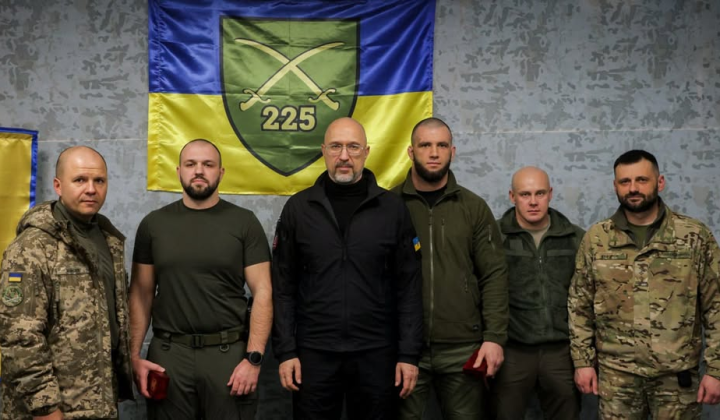 Shmyhal with the soldiers of the battalion 