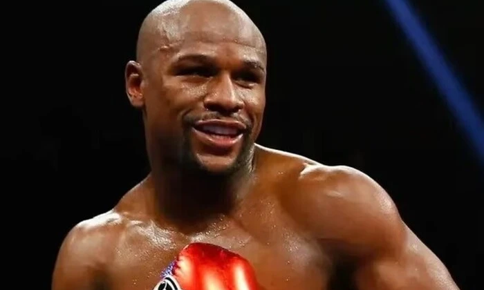 Ukrainian boxer Usyk and American boxer Mayweather