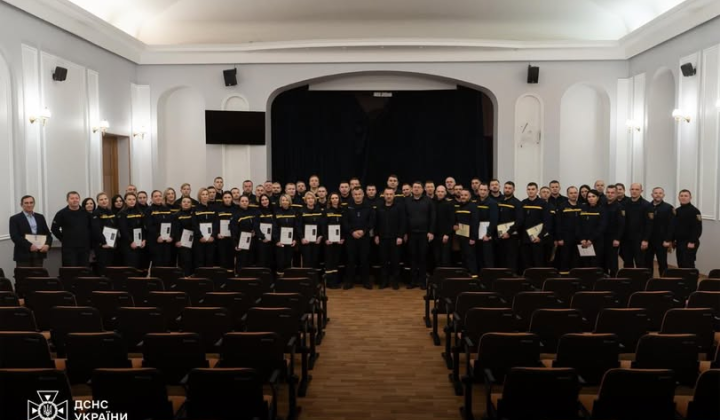 Андрій Даник вручає нагороди рятувальникам
