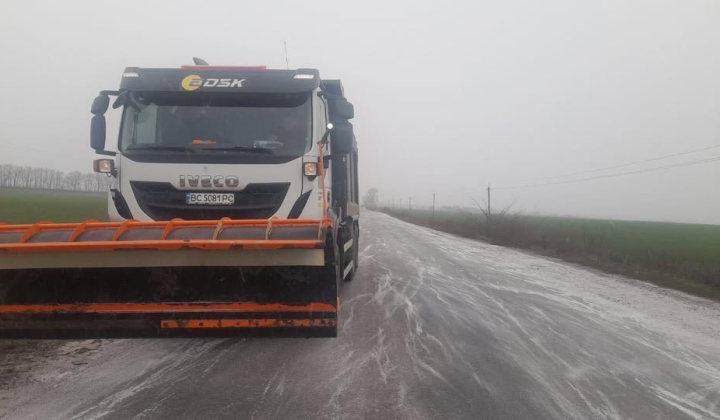 Снігопад, заборона руху на трасі
