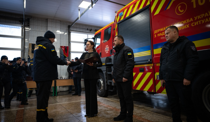 Рятувальники ліквідовують наслідки обстрілів
