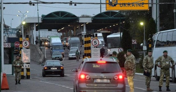 Автобуси з України зупинені на кордоні