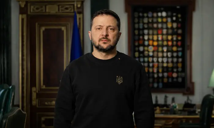 Зеленський підписує документ. Операції СБУ