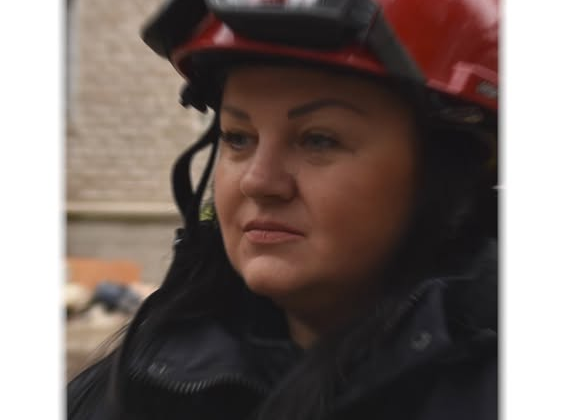 Жінки рятувальниці гасять пожежі