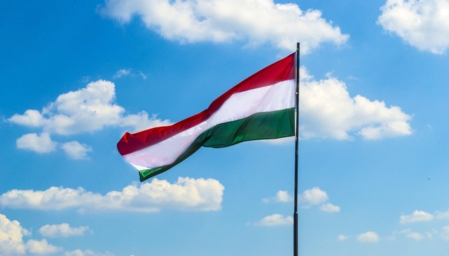 New Hungarian Prime Minister stops flow