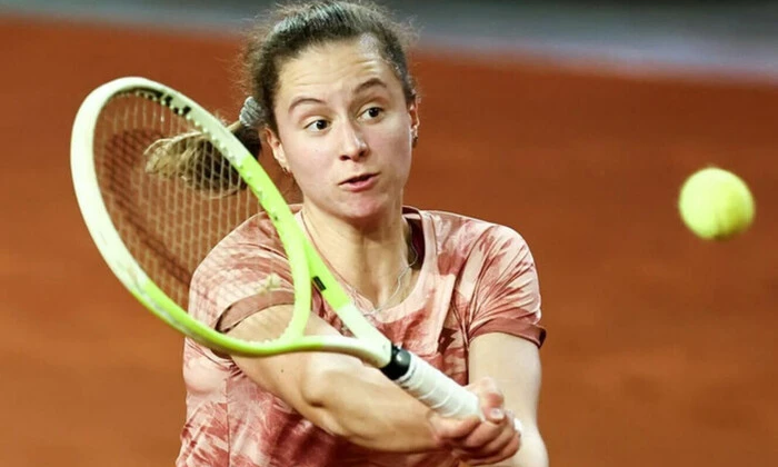 Two Ukrainian tennis players preparing for Wimbledon 2026 qualification