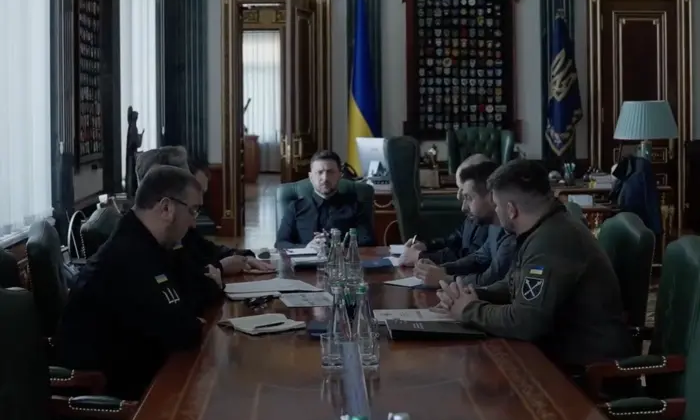Зеленский слушает доклад переговорщиков