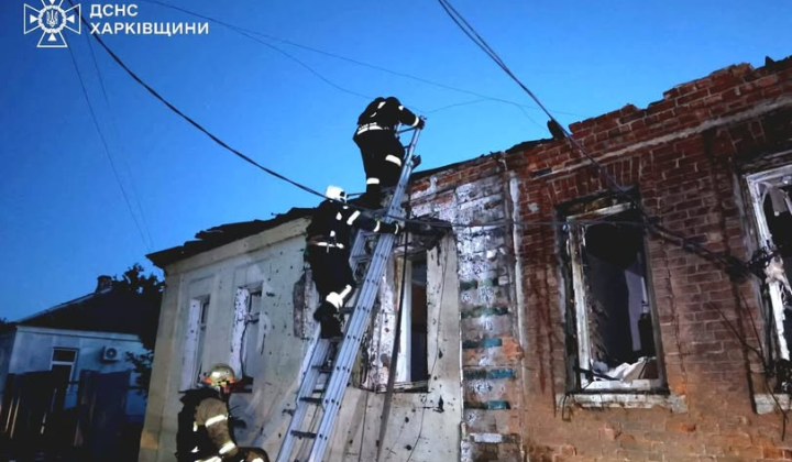 Российский беспилотник атакует жилой дом