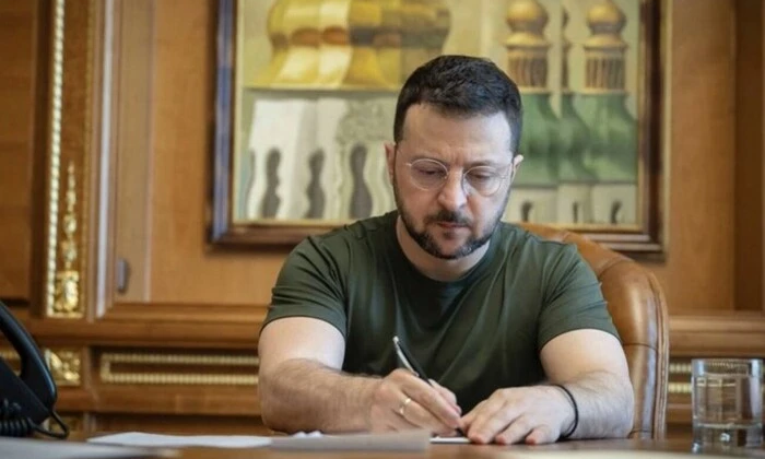 Zelensky imposes sanctions against Russian commanders