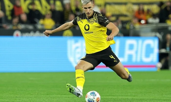 Image of Borussia football team with Mourinho