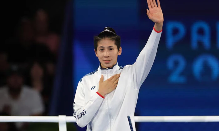Lin Yu-Ting with racket in the ring