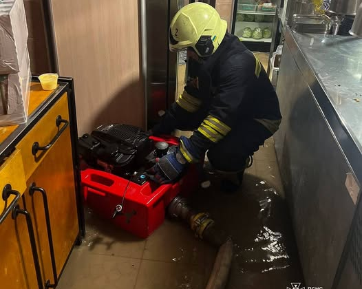 Display of flooded areas in three regions