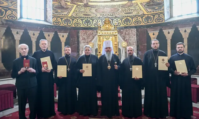 Metropolitan Epiphanius signs decrees for clergy