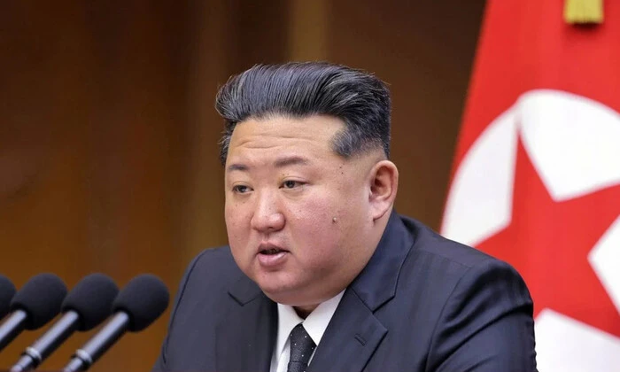 Kim Jong Un and Chinese representatives