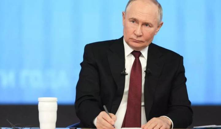 Путін відмовився скорочувати військові витрати