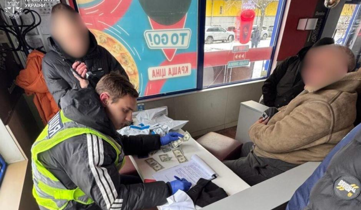 Man arrested for trying to get $18000