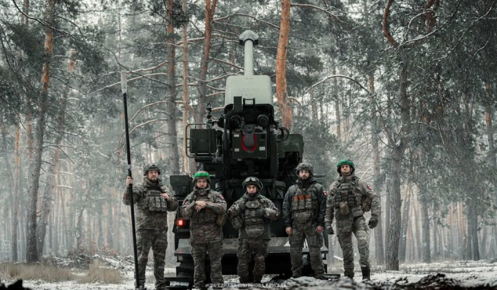 Combat robot attacks enemy warehouses
