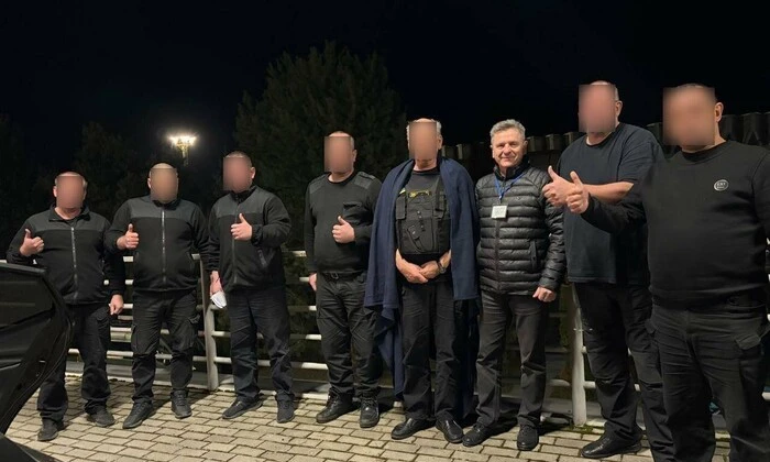 Інкасаторська машина банку Ощадбанк