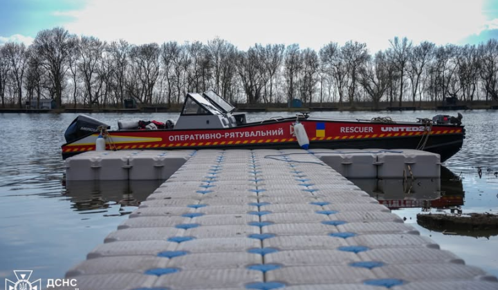 Water training: dock installation and transportation