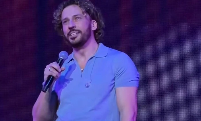 Maxim Galkin sings Giga's song