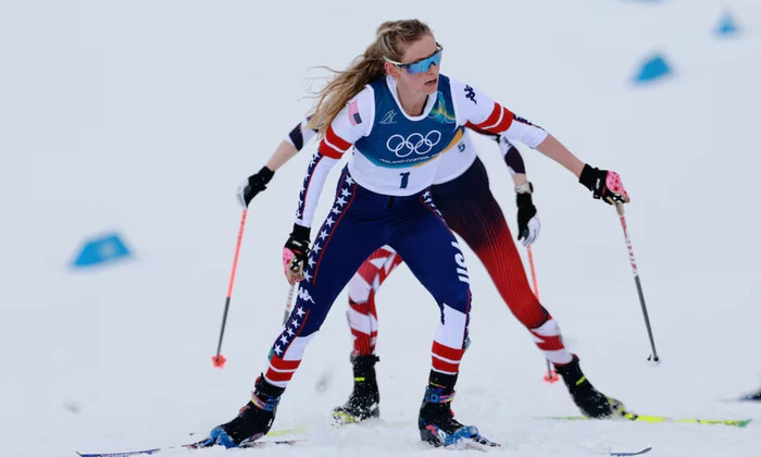 Jessica Diggins falls during the race