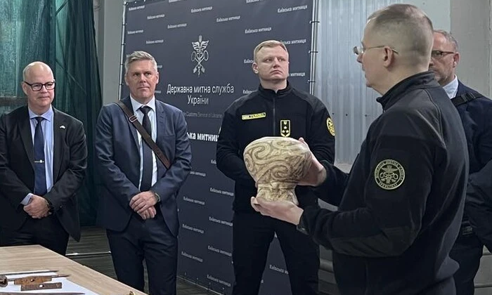 Трипільська ваза в музеї Київської митниці