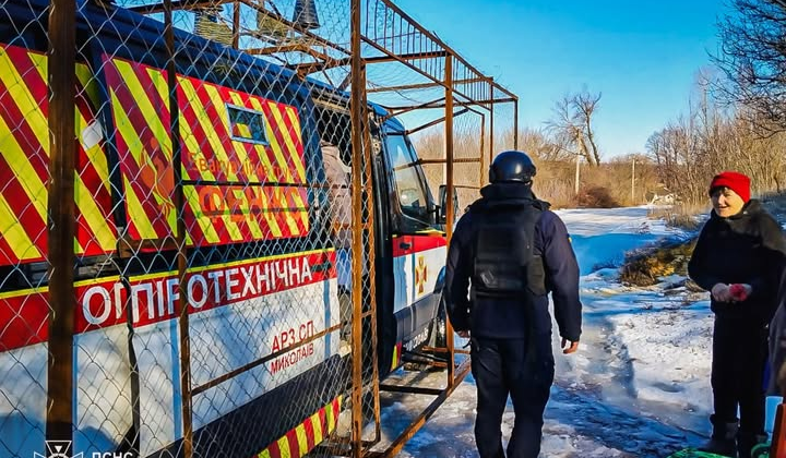 Рятувальники вивозять людей з Харківщини