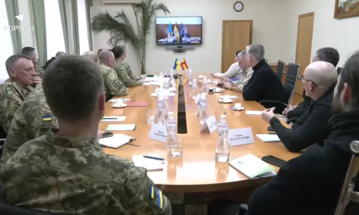 Українські та італійські прапори на мапі Європи