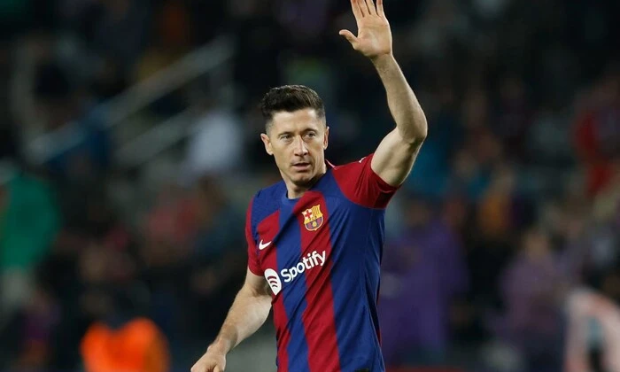 Barcelona's New Deal for Lewandowski Hinges on a 50% Pay Cut