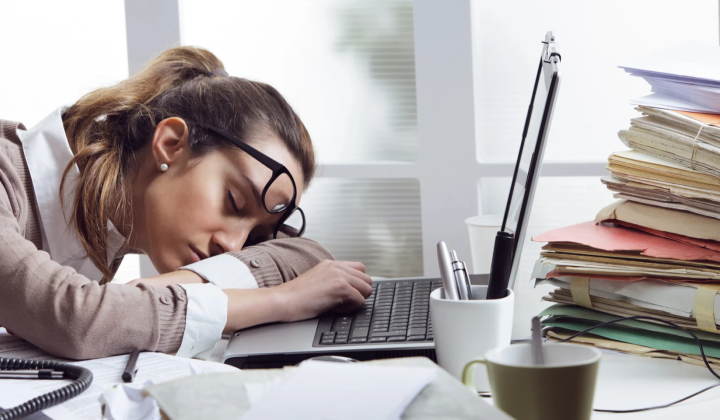 Vitamin B12 and B9 deficiency causes fatigue