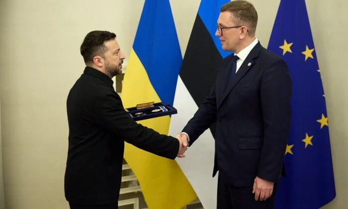 Зеленський нагороджує прем'єра Естонії орденом
